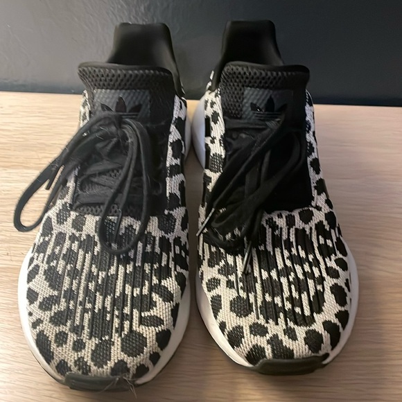 Adidas swift Run shoes size 8.5 - Picture 1 of 6
